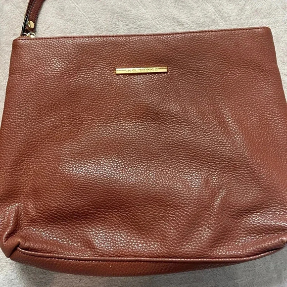 Steve Madden large brown leather tote with matching brown leather bag/wristlet - Picture 7 of 7